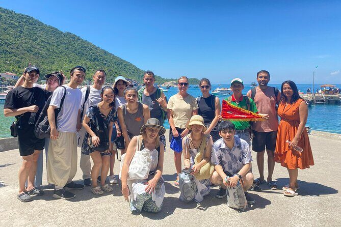 Cham Island Snorkeling Daily Group Tour, Sunbathing, nice beaches - Lunch on Cham Island: Fresh Seafood, Fruit, and a Vegetarian Option
