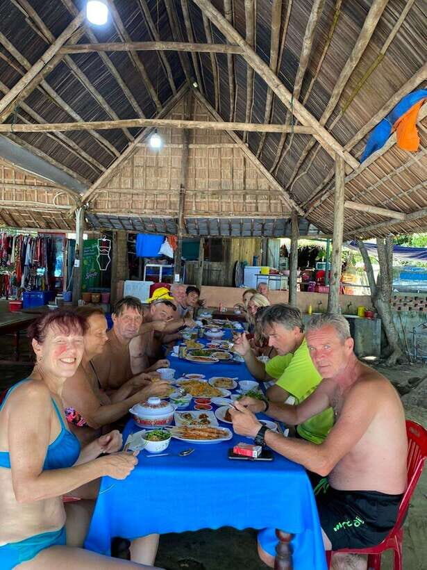 Cham Island: Snorkeling Tour by Speed Boat From HoiAn/DaNang - Snorkeling at Hon Nhon Beach: what to expect underwater