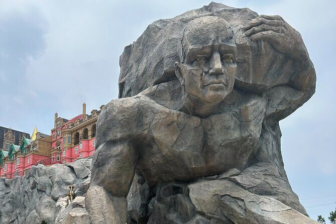 DA NANG Ba Na Hills, Golden Bridge & Cable Cars PRIVATE TOUR - Lunch, drinks, and the small extras you’ll want to think about
