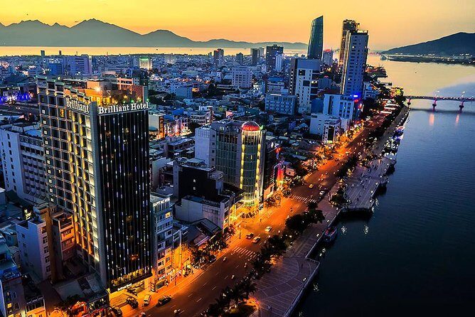 Da Nang By Night: Seafood dinner, night market and cruise trip - Night market time: bargain like a local, not like a robot