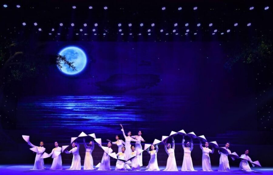 Da Nang: Charming Da Nang Show Ticket - How the show mixes tradition and modern production tech