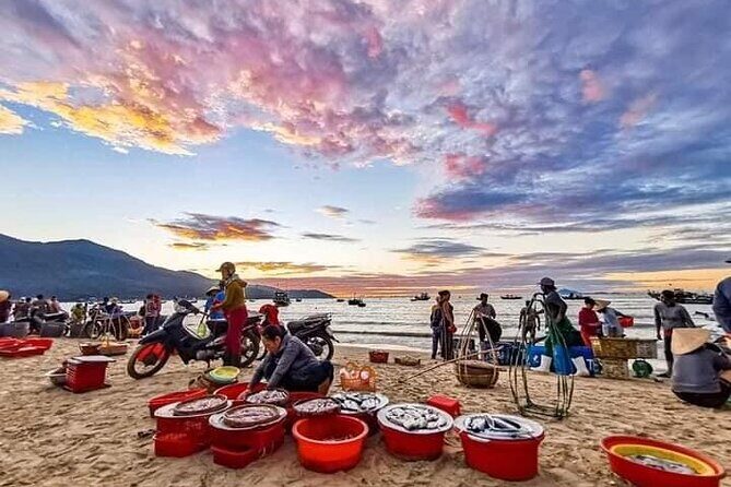 Da Nang Fully Local Experience with Friendly Females Riders - Dragon Bridge and Tran Thi Ly Bridge: two bridges, two stories