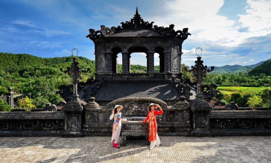 Da Nang: Hue Imperial City and Hai Van Pass Small Group Tour - Lunch stop in Hue: local food break, but you should budget