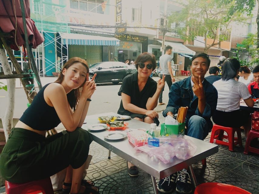 Da Nang: Local Street Food Walking Tour - What You Taste: 8 Dishes, 1 Dessert, and the Fun of Not Knowing Exactly What’s Next