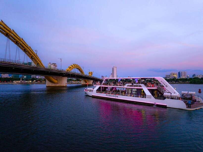 Da Nang: Poseidon Cruise with Dinner and Dragon Bridge Show - Entertainment that actually keeps changing pace