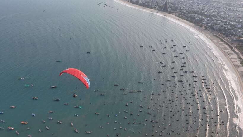 Da Nang Private paragliding experience on Monkey Mountain - Flying over the sea: the feeling you’ll remember