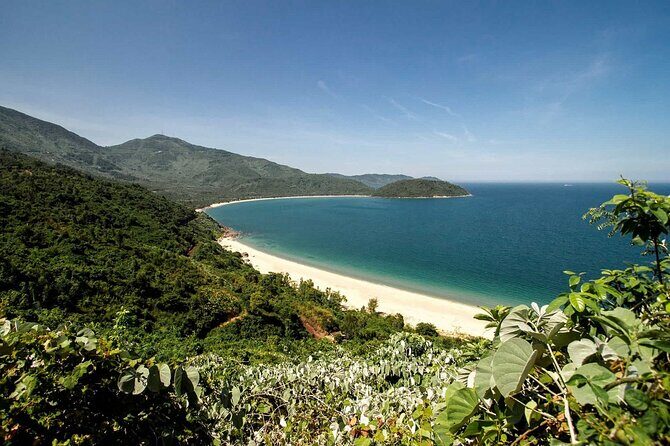 Danang - Hoi An - Hue Transfer via Hai Van Pass & Golden Bridge - Golden Bridge: how to enjoy the 150-meter star without rushing