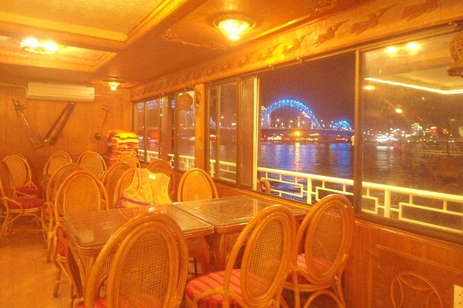 Dragon Cruise by Romantic Yatch: Tasty Beer/Flower/Cake & Dance - Night on the Han River: what you’re really buying
