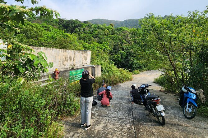 Endangered Monkeys Watching - Red Shanked Douc Langurs - When the tour costs extra: holidays and weather considerations