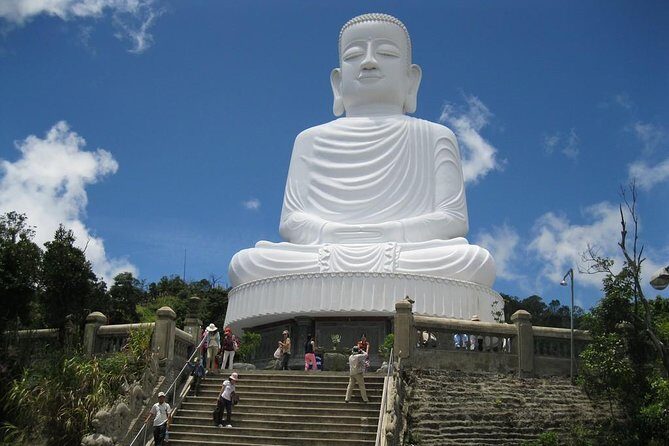 From Da Nang: Ba Na Hills Day Tour with Golden Bridge & Cable Car - Golden Bridge and Le Jardin d’Amour: Walkable icons with limited time