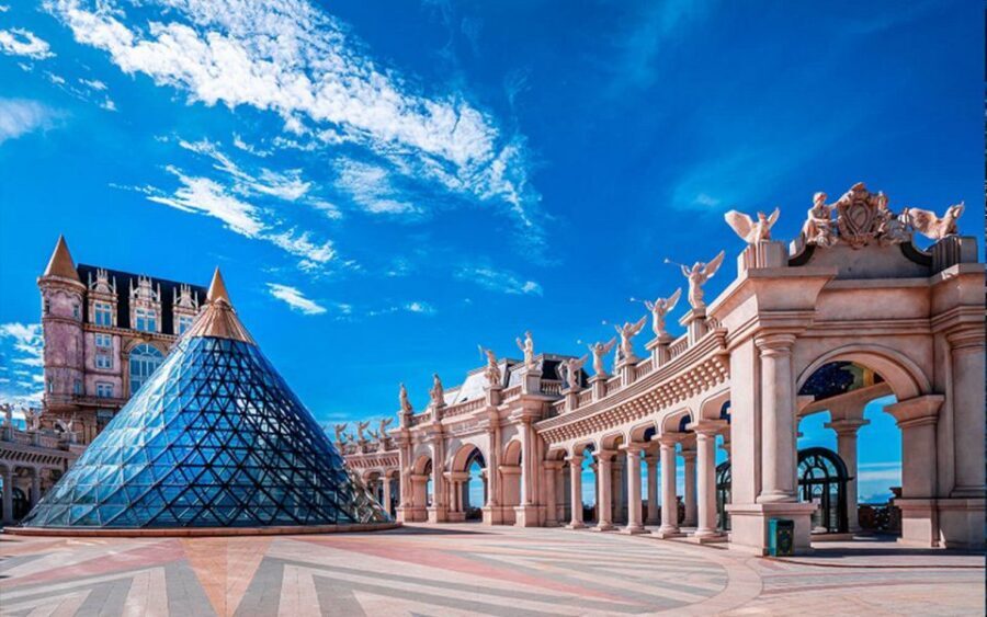 From Da Nang or Hoi An: Ba Na Hills Golden Bridge Tour - Lunch in Fantasy Park: Buffet Upgrade Value and Reality Check
