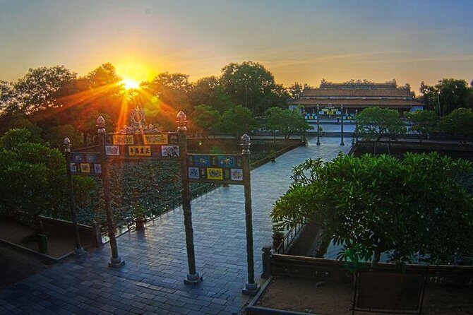 Group Tour: Visit Hue Imperial From Da Nang - Full Day Trip - Da Nang to Hue: riding through the Hai Van Tunnel