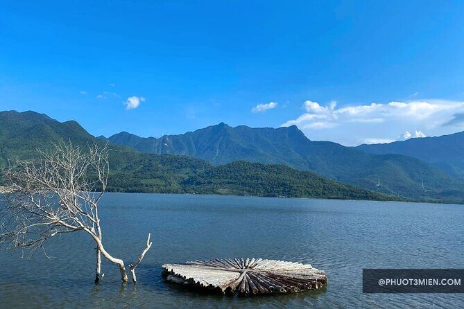 Hai Van Pass and Hue City Sites Deluxe Small Group Tour - Lunch in Hue: the meal that turns sightseeing into a full experience