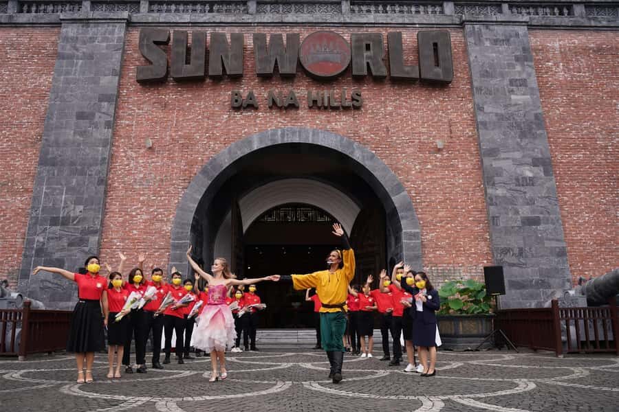 Hoi An/Da Nang: Ba Na Hills & Golden Bridge Small-Group Tour - Pickup Times and Van Ride: The Morning Logistics That Set the Tone
