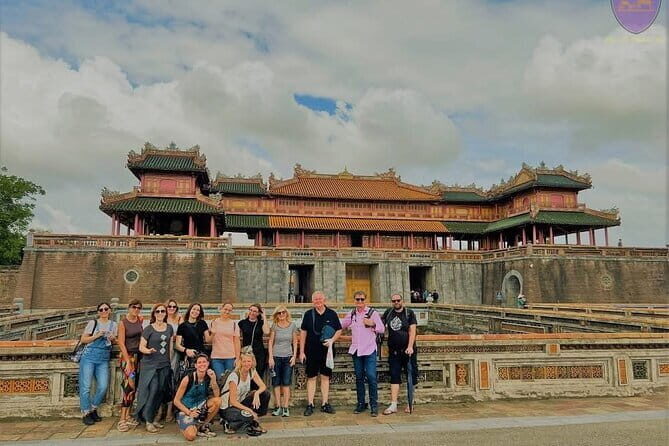 Hoi An Walking Tour, Sampan Boat Trip , Foodie Tour by Night - Traditional house music and the night market shopping stop