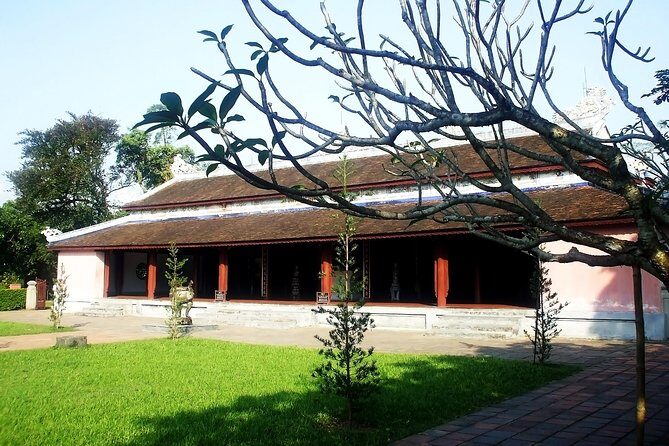Hue City and The Citadel via Hai Van Pass Daily Small Group Tour - Lunch, bottled water, and the comfort math of this $43 price
