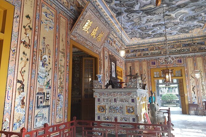 Hue Imperial City Private Tour with Royal Lunch - Royal lunch in Hue: bun bo hue plus an ancient-restaurant vibe