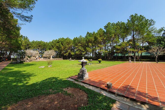 Hue Imperial City Private Tour with Royal Lunch - Tomb of Khai Dinh: shifting from everyday life to royal legacy