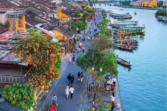 Marble Mountains - Hoi An Ancient Town Sunset Daily Ingroup Tour - Hoi An Ancient Town after dark: Japanese Bridge to Cantonese halls