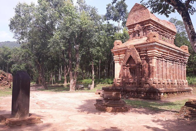 My Son Sanctuary and Marble Mountains from HOI AN OR DA NANG - Your guide: clear stories, good English, and a small listening strategy