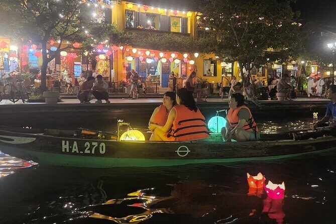 Night Boat Ride in Hoi An- Colourful Lanterns-Pick up at 16:30p.m - Hoi An Night Market: Lanterns, Gift Shops, and Dinner on Your Terms