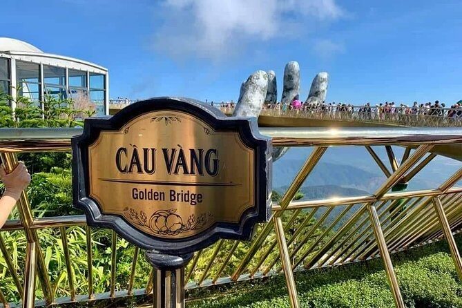 Private guided Sunworld Ba Na Hills & Golden Hands Bridge - Golden Hands Bridge: how to get great shots without burning the whole day