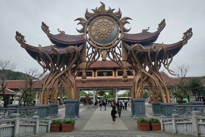 Private Tour to Golden Bridge Ba Na Hills in Da Nang Vietnam - Entering Sun World Ba Na Hills: Gardens, Pagodas, and Little Stories