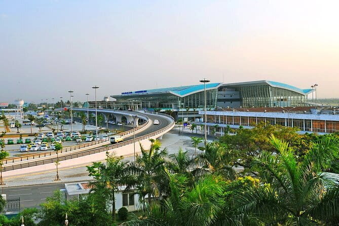 PRIVATE TRANSFER Da Nang Airport to/from Da Nang & Hoi An hotels - Meet-and-greet that finds you fast: sign, arrival hall, WhatsApp