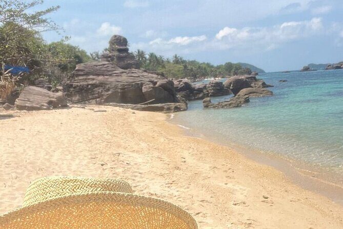 Real snorkel trip by speedboat with small group on Cham island - BBQ lunch on Ong or Chong Beach: the payoff after snorkeling